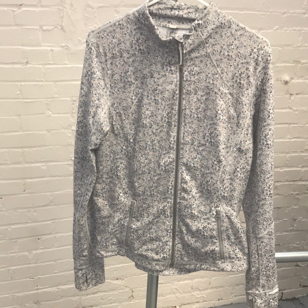 Good condition lululemon women’s jacket.